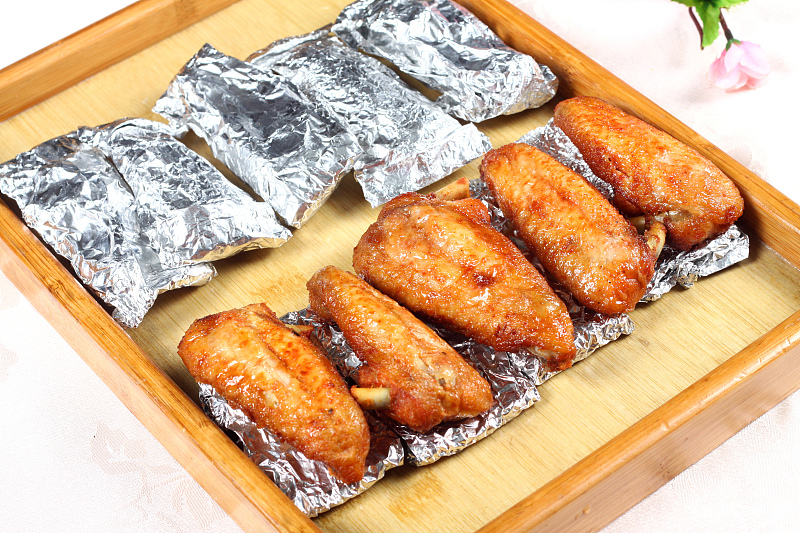 鸡翅▲市场上的冷冻鸡翅，都是从哪来的？超市员工说漏了嘴，看完你再买