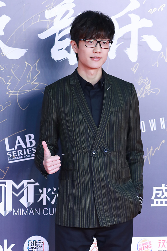 梦然■不混娱乐圈不宣传演唱会，但是演唱会每场都一票难求！