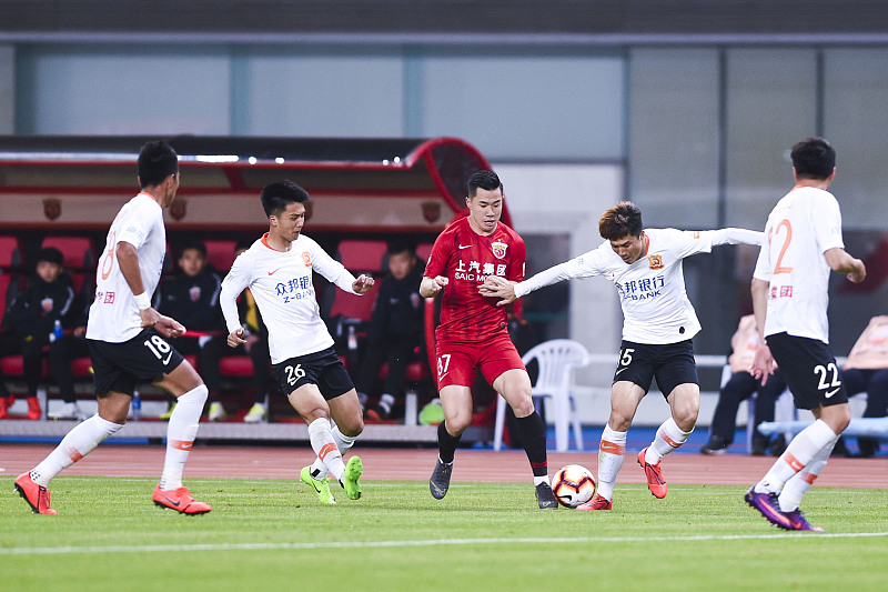 「广州恒大」难以置信！他宁愿踢中乙都不愿意留在卓尔，曾在球队跟刘云比肩