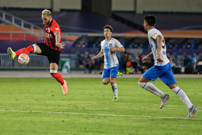 上海上港|太难了！胜之不武，无视足协规则？上港3-1轻取泰达登顶却遭狂喷