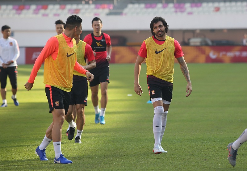 「广州恒大」他终于亮相了!恒大久违的王牌热身赛传射俱佳,让球迷眼前一亮