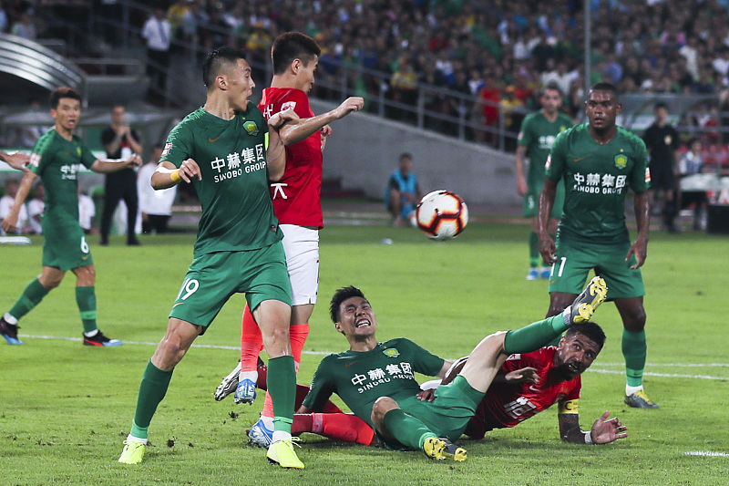 雷腾龙|白高兴了！球迷以为他来到泰达后将成核心，如今表现不佳急需爆发