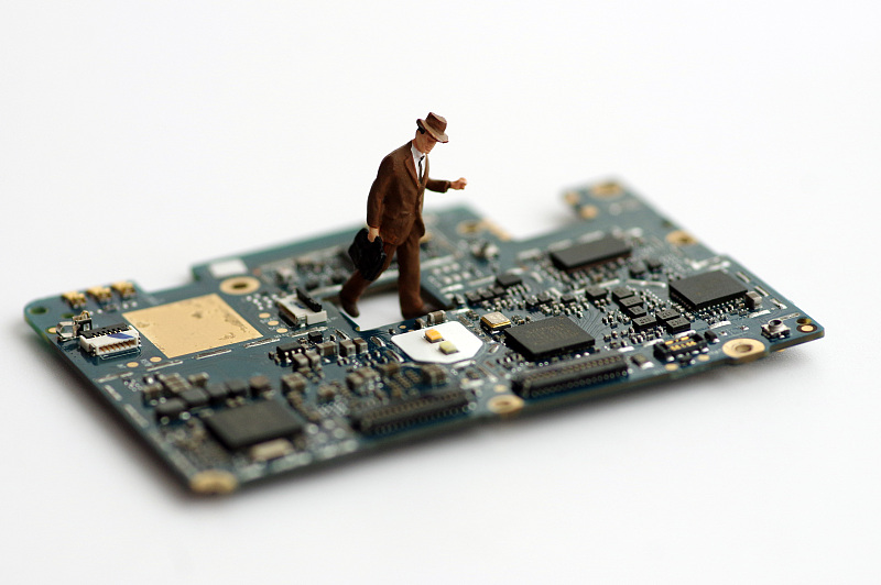 华为|华为美国账号发布消息表示：黑五特价，目前在美国销售的手机100%折扣