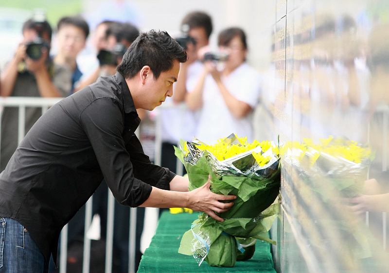 唐山大地震|唐山大地震45周年，周深龚俊景甜热巴等众星缅怀逝者，致敬重生