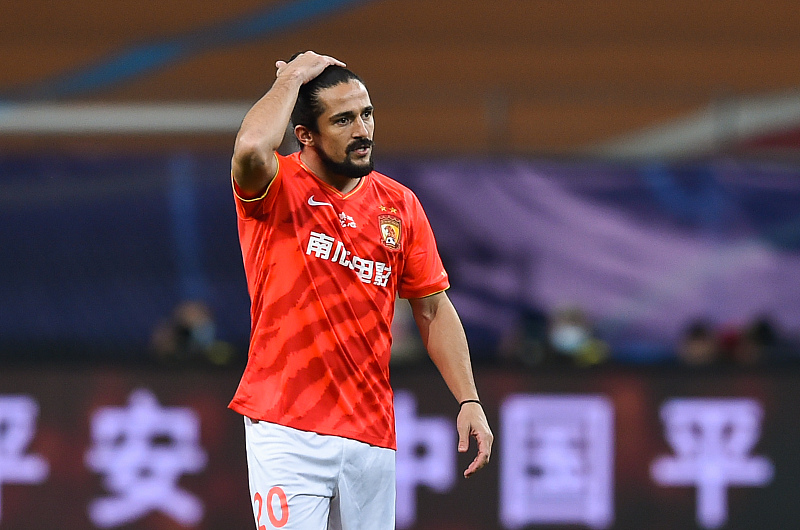 洛国富|粤足之变!深足逆转靠张源有孝心,洛国富踢后腰卡帅关心减肥20斤