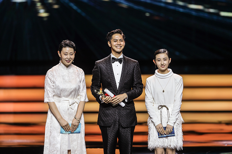 张子枫|张子枫，做真实的自己，再大的咖来了也不必勉强加入