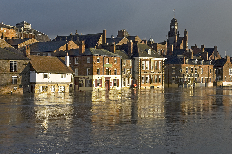 理财 银行行长坦言：再过10年，房子和现金都会贬值，手握2样东西不慌