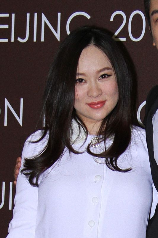 吉娜·爱丽丝|吉娜：产后仅1个月就复出，撕开了娱乐圈的遮羞布