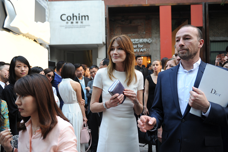 布吕尼|跟父子谈恋爱，这国际巨星太乱了