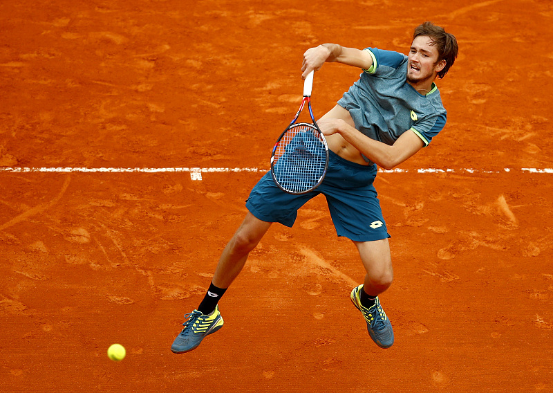 法网|梅德韦杰夫接管世界第一？法网不夺冠也会实现，红土之王纳达尔排名可能再降