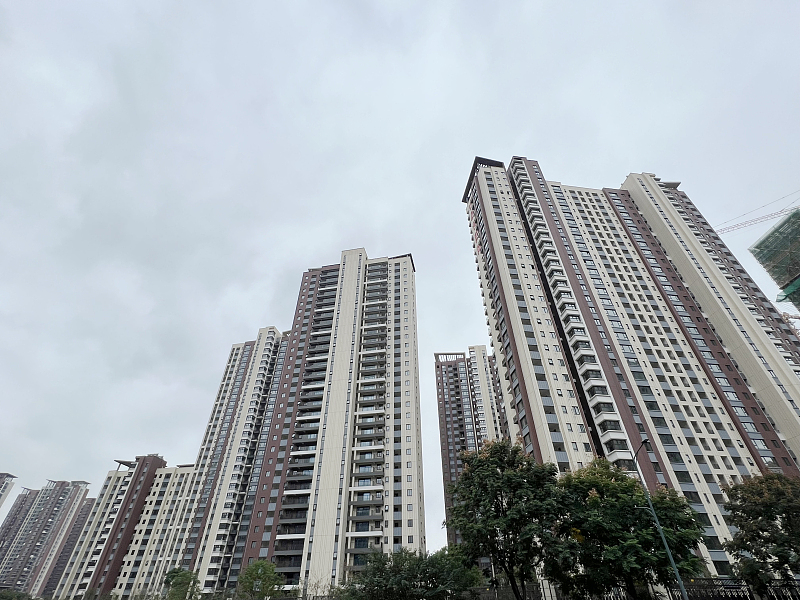购房置业|手中有50万现金，选择“买房”还是存“银行”？银行行长给出建议