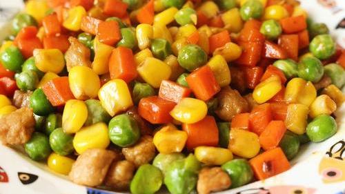 一道懒人“电饭煲焖饭”分享给大家,做法简单易学