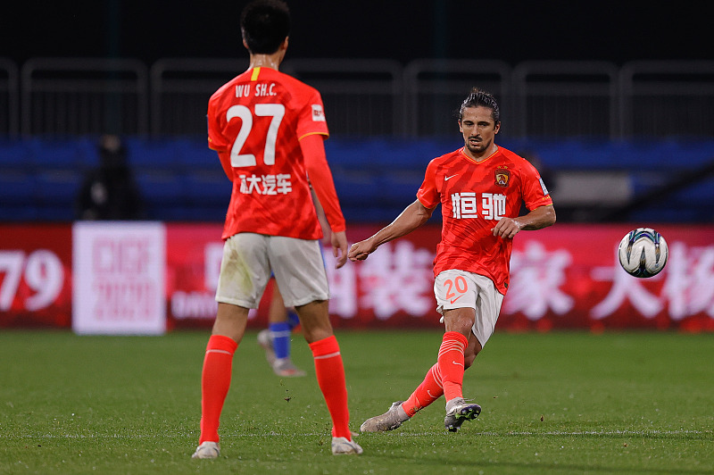 洛国富|粤足之变!深足逆转靠张源有孝心,洛国富踢后腰卡帅关心减肥20斤