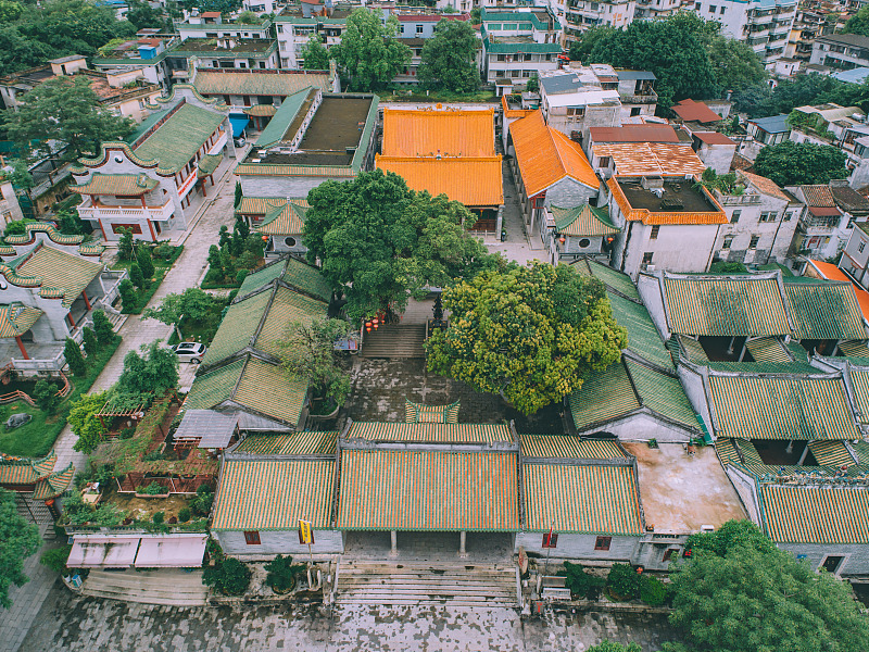 房价|逃离三亚来该市，东北大妈也没托住房价，房企降价受罚；网友：抄底