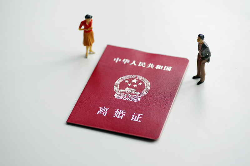 十点钟书屋|一个走进物质婚姻的女人：两个人的孤独远比一个人的寂寞更可怕