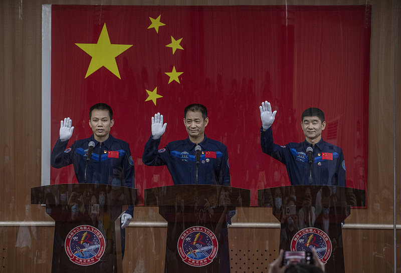 空间站 神舟十二即将返航！中国首次进入自己的空间站！老外想上得先学中文?