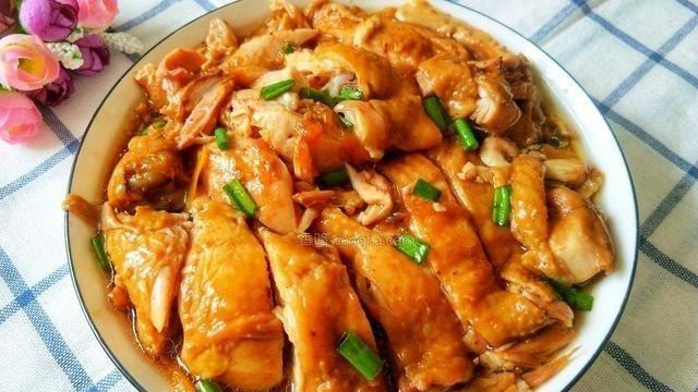 电饭煲焖鸡原来这么简单,不用水不用油,轻轻一拉就脱骨真香