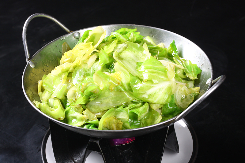 肠胃|胃不好的人要喝卷心菜汁?外科主任:不想肠胃“烂掉”,少吃2种偏食