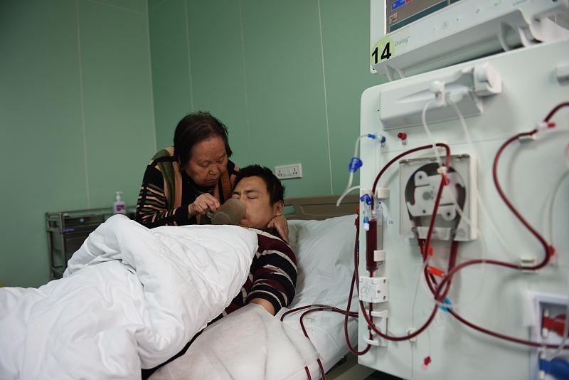 言谈健康 38岁女教师查出肝癌，2年后离世，医生：1件事做太多等于“自残”
