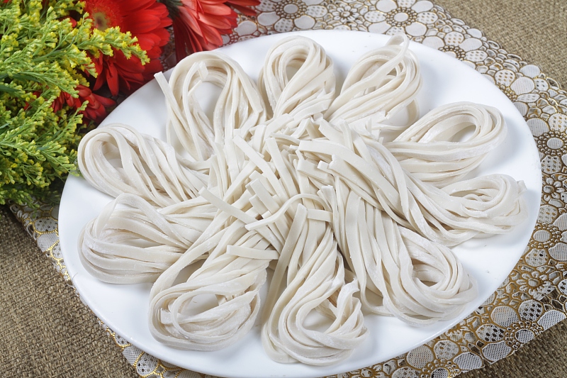 言谈健康|常吃面条可能“拖垮”脾胃？医生：不想脾胃失调，2种食物要少吃