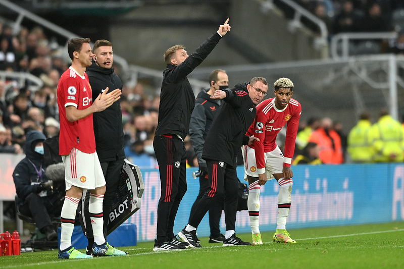 曼联|曼联低估了纽卡！B费 拉什福德沦为“水货”？朗尼克的4222依旧很乱