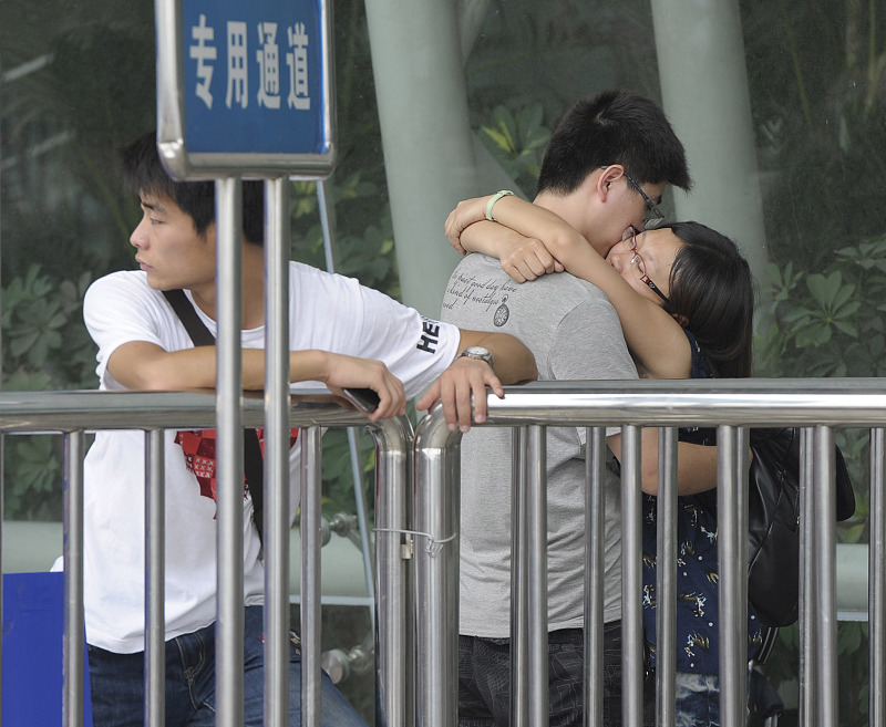 13岁少女自愿“种蛊”?惨遭4次侵犯,饭圈给他们带来了什么