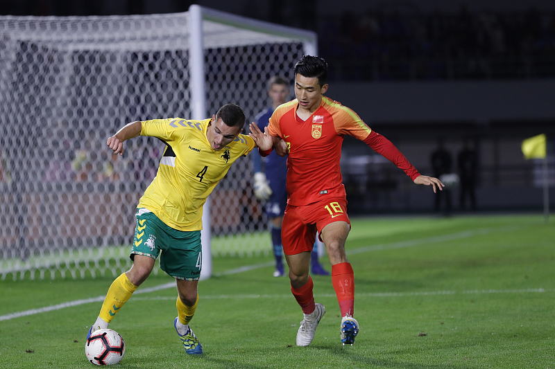 洛国富|粤足之变!深足逆转靠张源有孝心,洛国富踢后腰卡帅关心减肥20斤