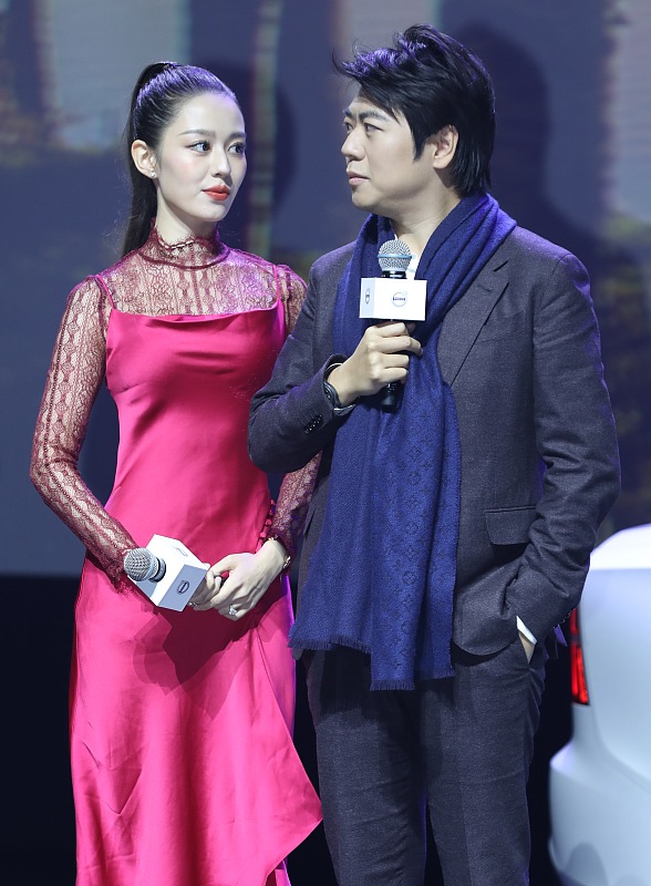 吉娜·爱丽丝|吉娜：产后仅1个月就复出，撕开了娱乐圈的遮羞布