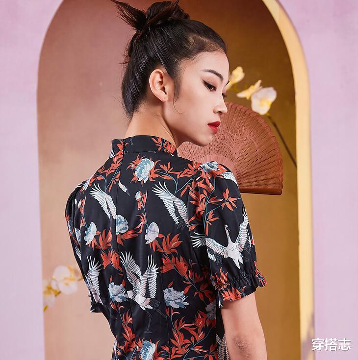 穿搭志|普通的套装就别穿了，学我小姨这样穿连衣裙，绽放别样女人味