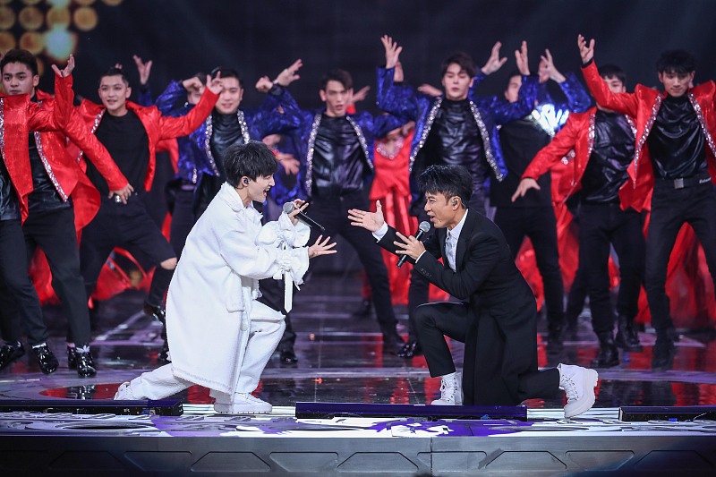 周深|江湖缘起,白蛇问花,周深的歌声随风散作千万片,在天上人间飘飘洒洒