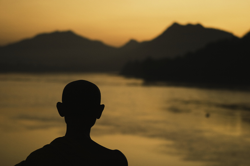 十点钟书屋|一个女公务员丈夫的婚姻忠告:反常的背后,必有隐藏的危机