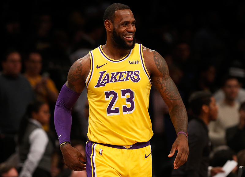 山东队|詹姆斯伤势更新，湖人全队训练，记者：他恢复了弹跳力和爆发力