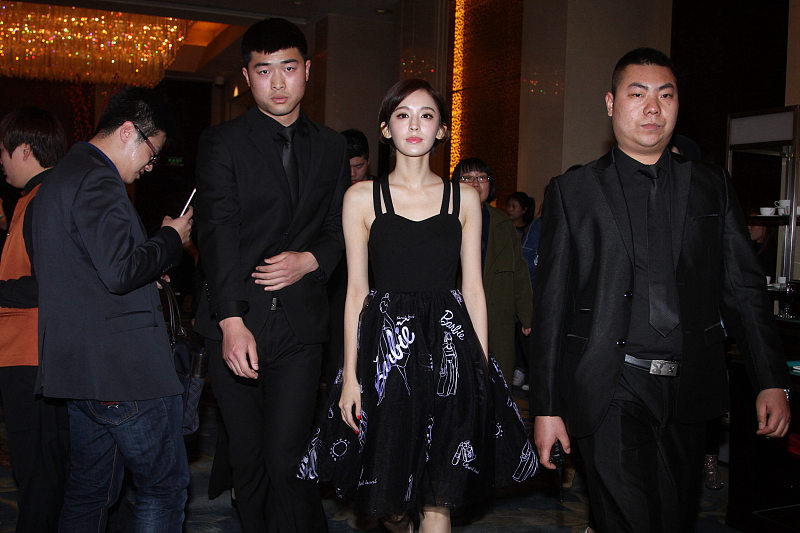 新疆维吾尔自治区|谭松韵王一博肖战古力娜扎等众星力挺新疆棉花，祖国利益高于一切