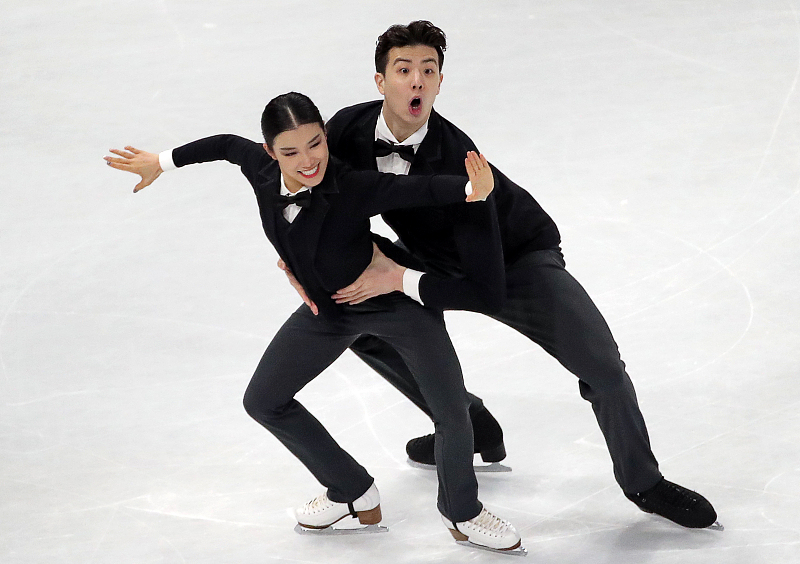 王诗玥|俄美人组合夺冠!王诗玥近一年都上网课,花滑两项目中国无缘奖牌