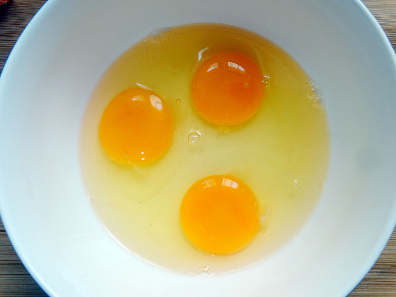 北方丽人读书观史 《儒林外史》中的吃喝：范进中举很好玩，范进的邻居们更可爱