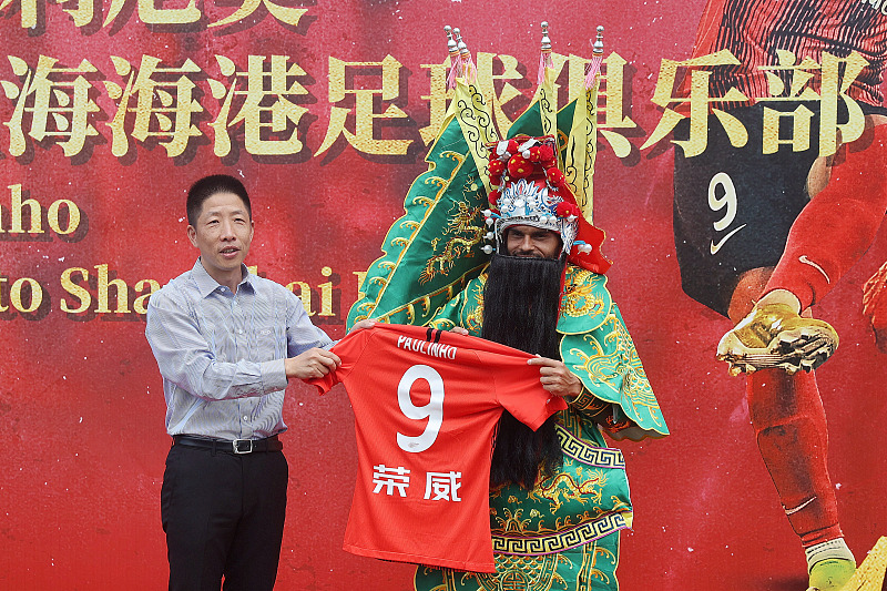 中超|華麗轉(zhuǎn)身！保利尼奧穿關(guān)公戲服加盟上港，哈維爾離開中超執(zhí)教西甲