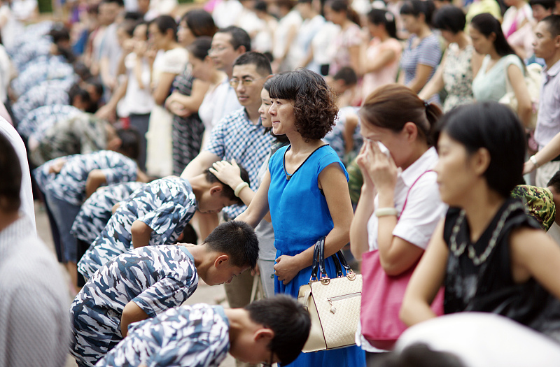 郭麒麟|郭麒麟称后妈为“慈母”,为啥一直不管生母,他仅仅回答8个字!