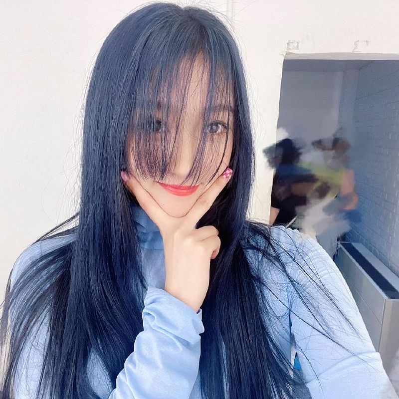 关晓彤|关晓彤再换发色，一头蓝发抢眼，宛如漫画美少女