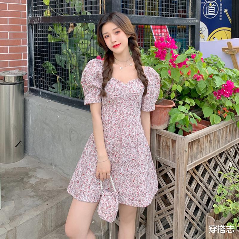 穿搭志|姑娘就别乱穿衣了，学我小姑这样穿连衣裙，时尚更迷人