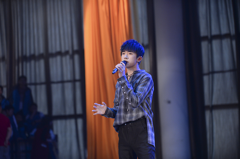 汪炀|四字弟弟的笑容，是最美的风景，易烊千玺的努力，让他风生水起！