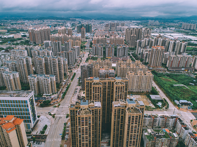 房价|逃离三亚来该市，东北大妈也没托住房价，房企降价受罚；网友：抄底