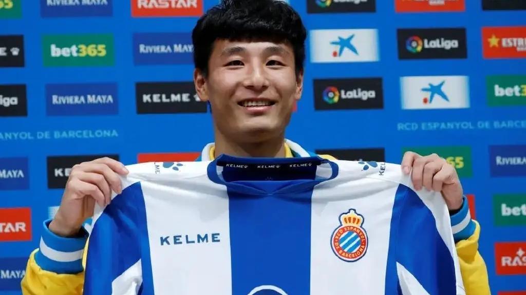 神剑|泪目！西班牙球迷致敬武磊：永远不会忘记你，伟大的职业球员