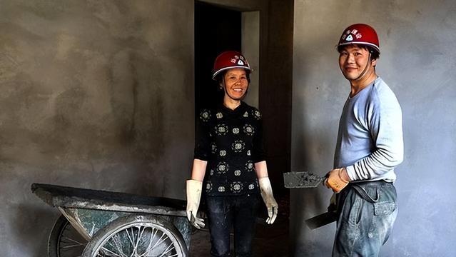 工地上，混住在一起的“假夫妻”，是怎么回事？他们不尴尬吗？