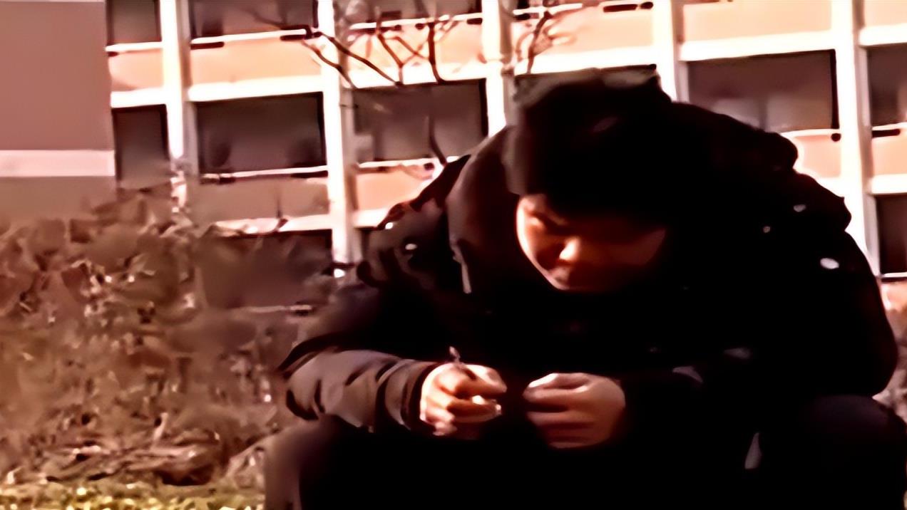 2010年江苏男子发现，离世10几年的父亲还活着，姐姐含泪说出实情
