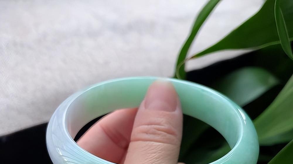 红木|关于直播间里的翡翠手镯