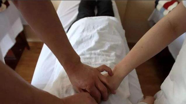 2019年小伙在按摩店内昏迷致死，死因扑朔迷离，警方调查排除他杀