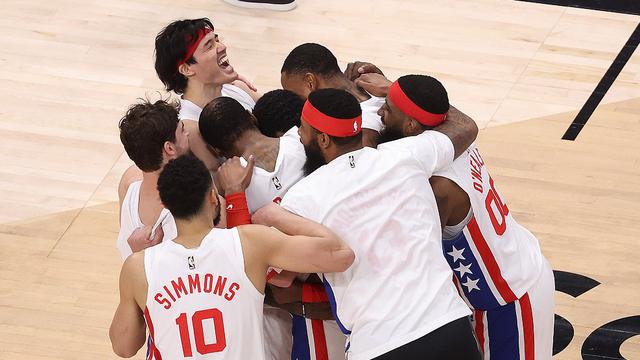 欧文绝杀，勇士三连败，湖人暂停交易，追杜兰特、利拉德和比尔