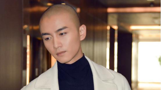 陈晓|陈晓收敛偶像的光芒，用低调与实力进行伪装，展示演员该有的素养