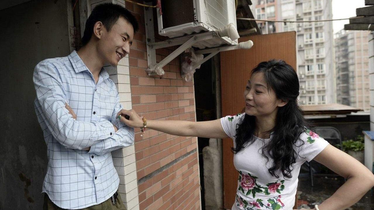50岁中国大叔娶非洲姑娘：凸显了3000万“光棍”娶妻的困境