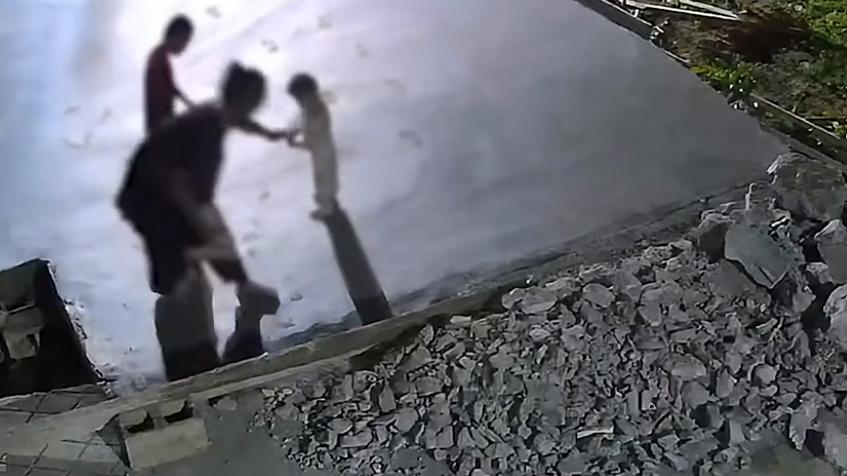 山东一男子自费修路，意外看到被踩脚印，监控一幕让人非常无语